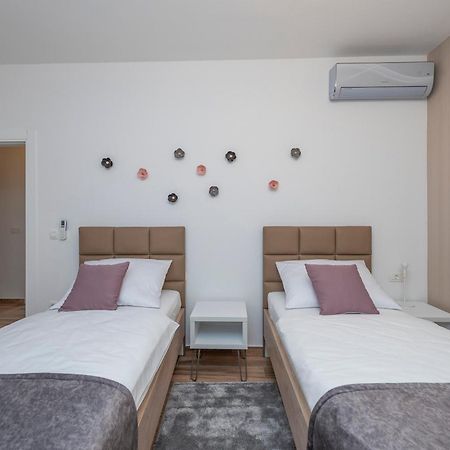 Luxury Apartments - La Vir 1 & 2 Kültér fotó