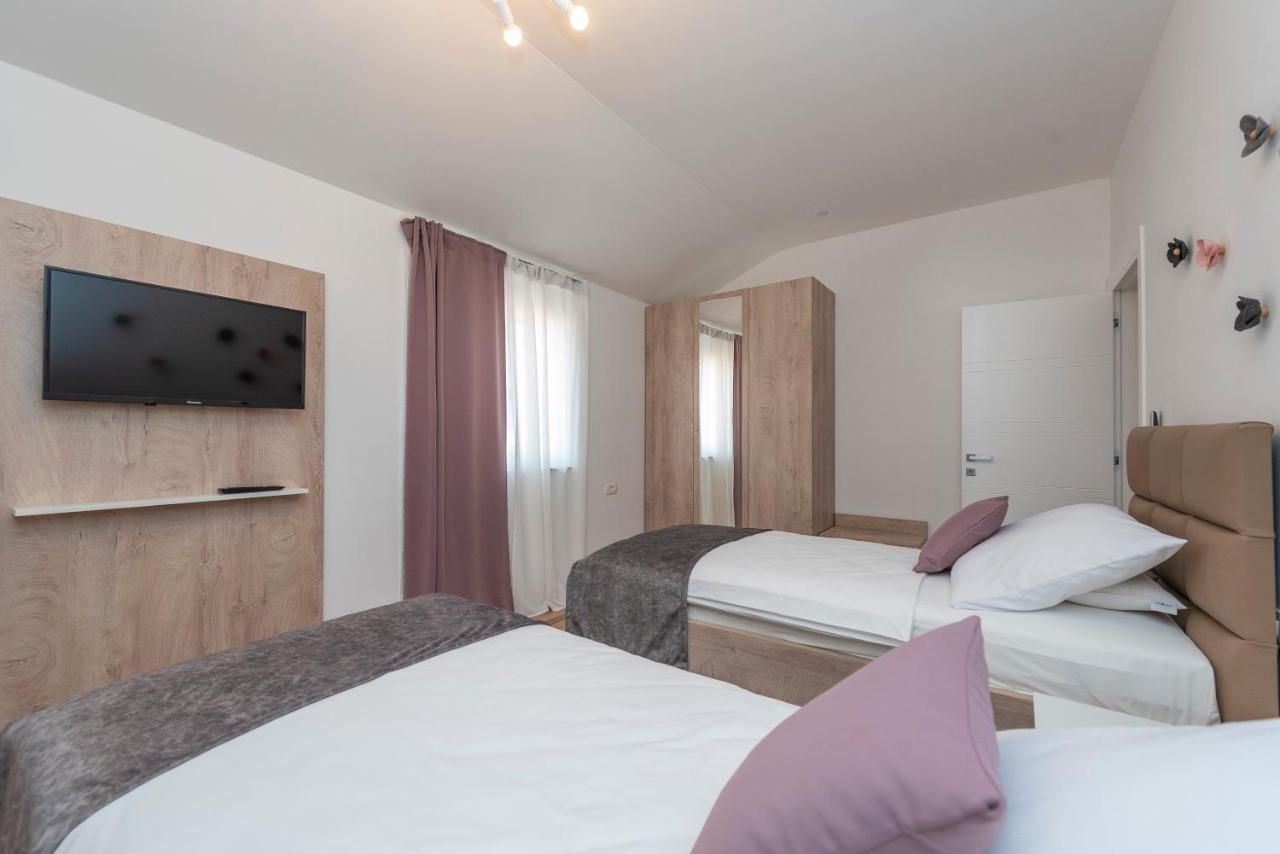 Luxury Apartments - La Vir 1 & 2 Kültér fotó