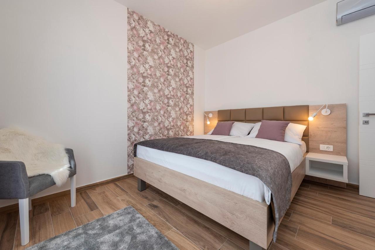 Luxury Apartments - La Vir 1 & 2 Kültér fotó