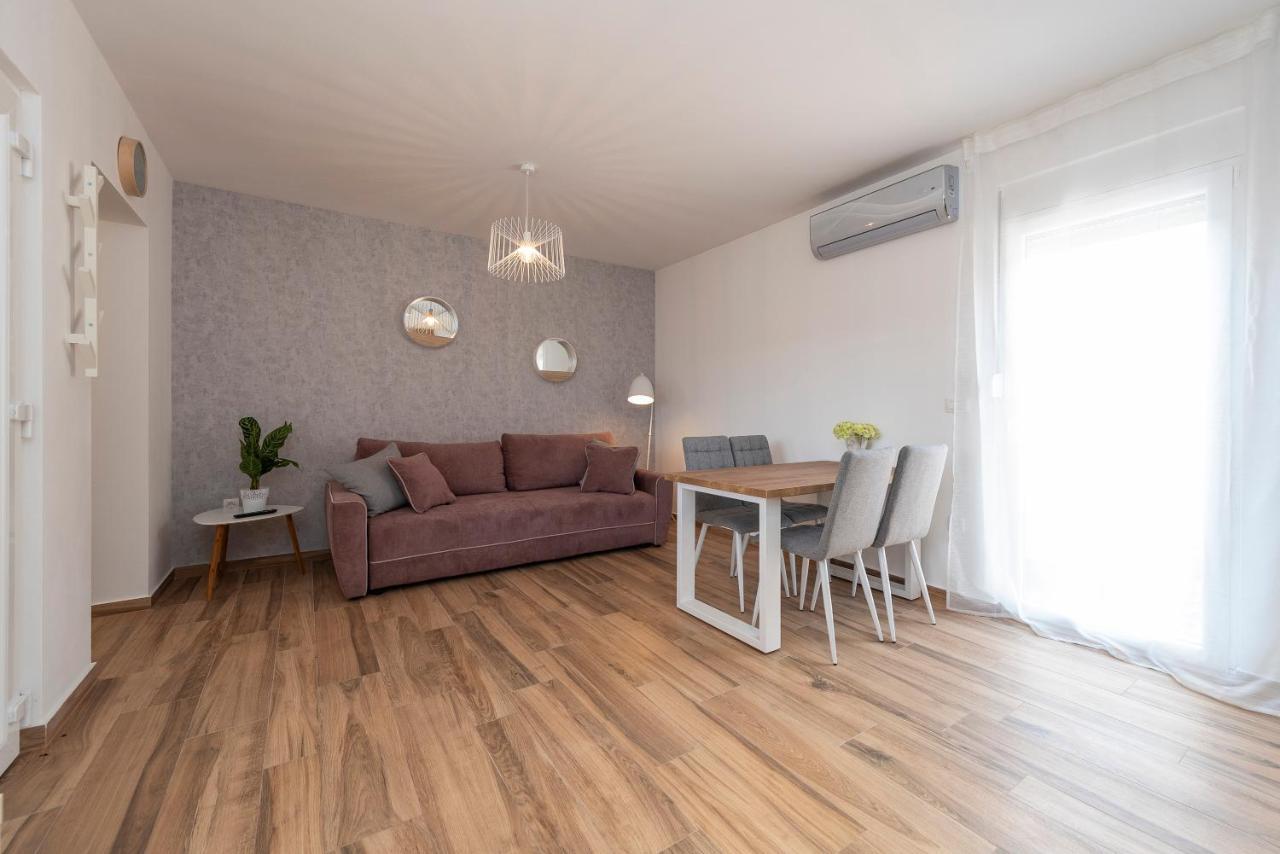 Luxury Apartments - La Vir 1 & 2 Kültér fotó