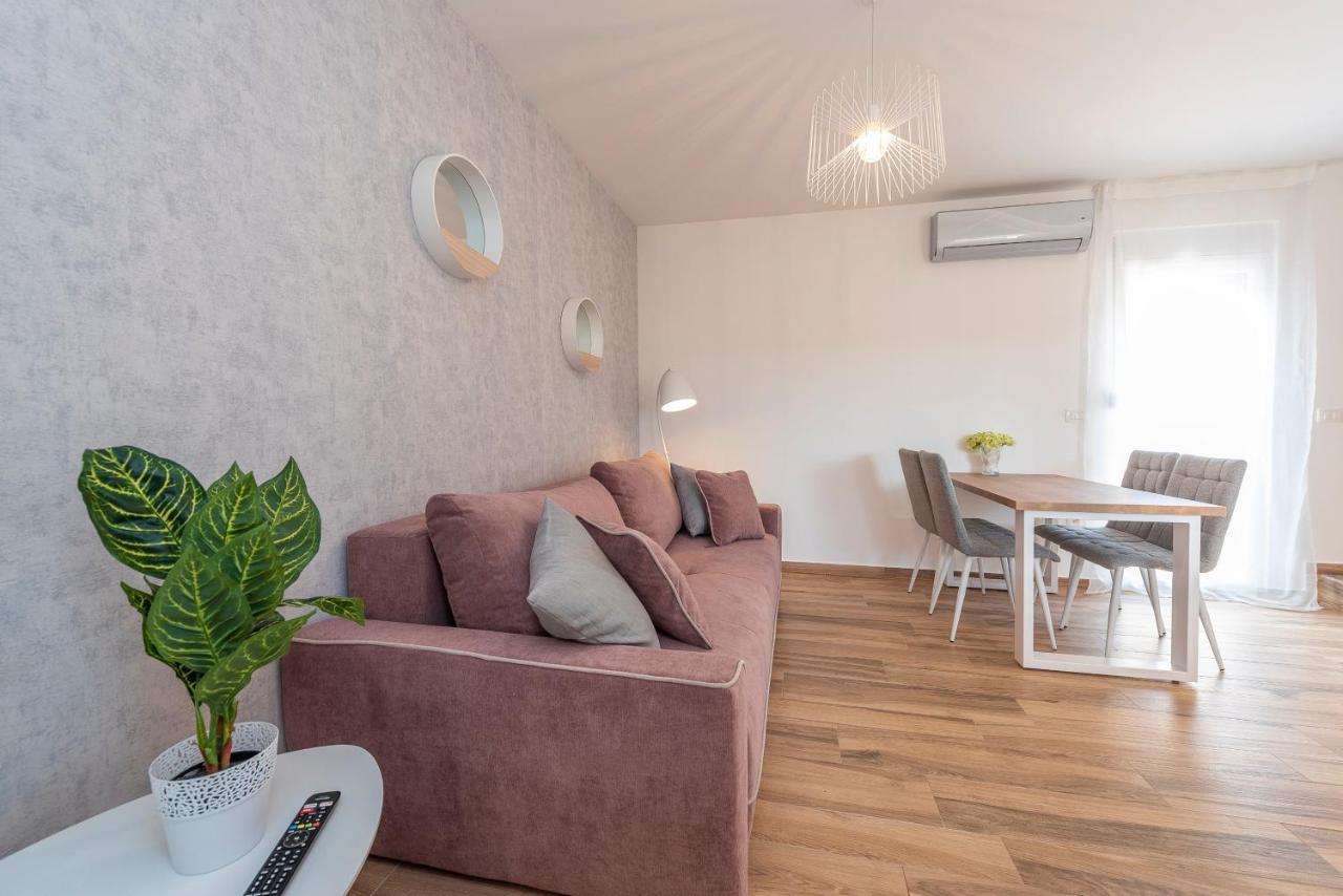 Luxury Apartments - La Vir 1 & 2 Kültér fotó