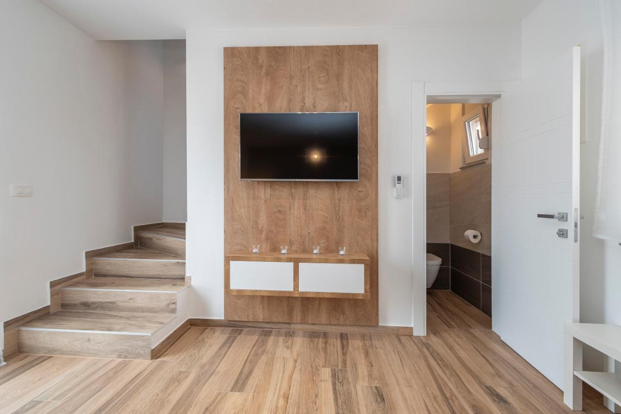 Luxury Apartments - La Vir 1 & 2 Kültér fotó